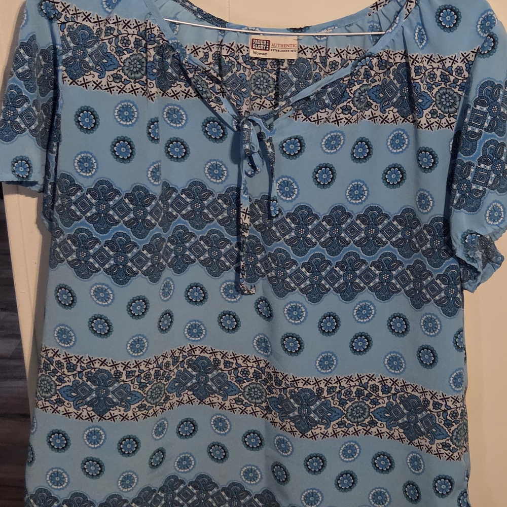 Faded Glory Blue Patterned Women Top, Soft Lighweight Material, Maybe Rayon.